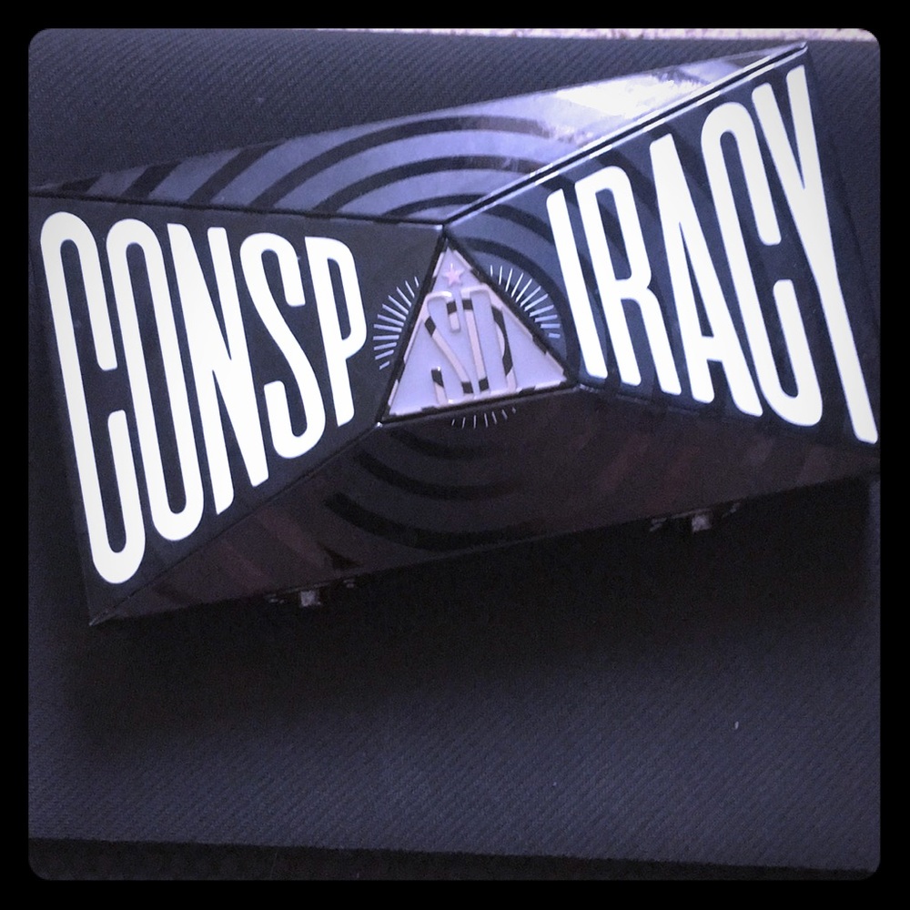 Jeffree star x Shane Dawson Conspiracy palette